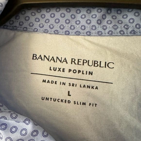 Luxe poplin casual button down - great condition - Banana Republic - Picture 2 of 2